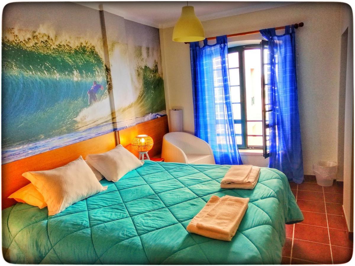 Supertubos Beach Hostel Atouguia Da Baleia Ngoại thất bức ảnh