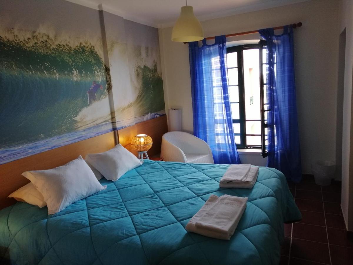 Supertubos Beach Hostel Atouguia Da Baleia Ngoại thất bức ảnh