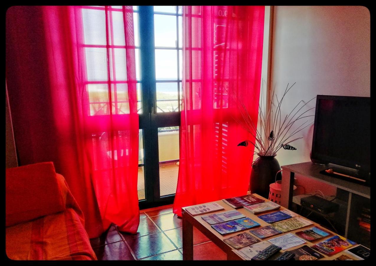 Supertubos Beach Hostel Atouguia Da Baleia Ngoại thất bức ảnh