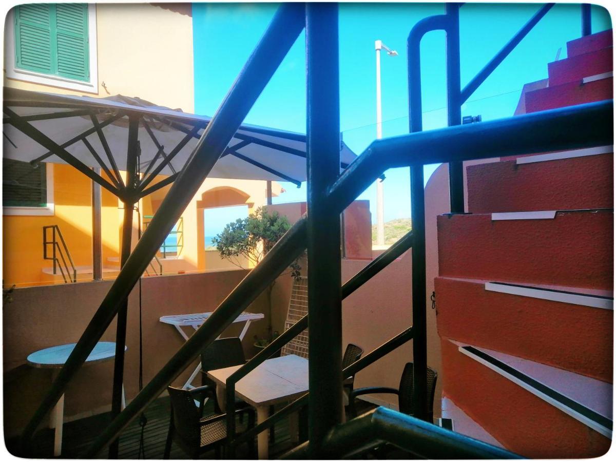 Supertubos Beach Hostel Atouguia Da Baleia Ngoại thất bức ảnh