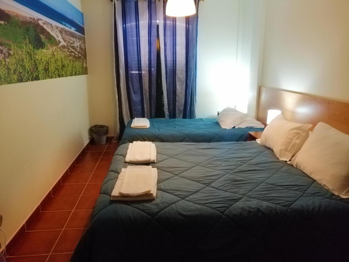Supertubos Beach Hostel Atouguia Da Baleia Ngoại thất bức ảnh