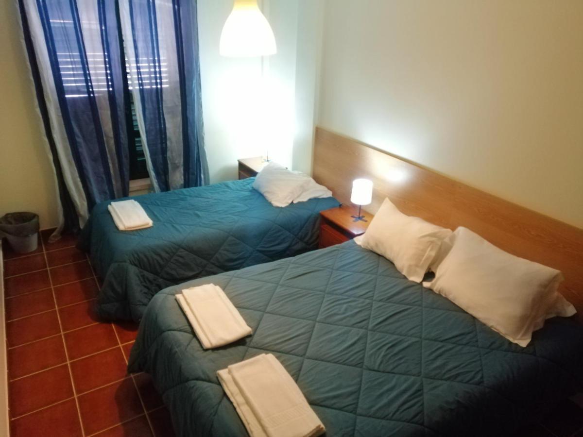 Supertubos Beach Hostel Atouguia Da Baleia Ngoại thất bức ảnh