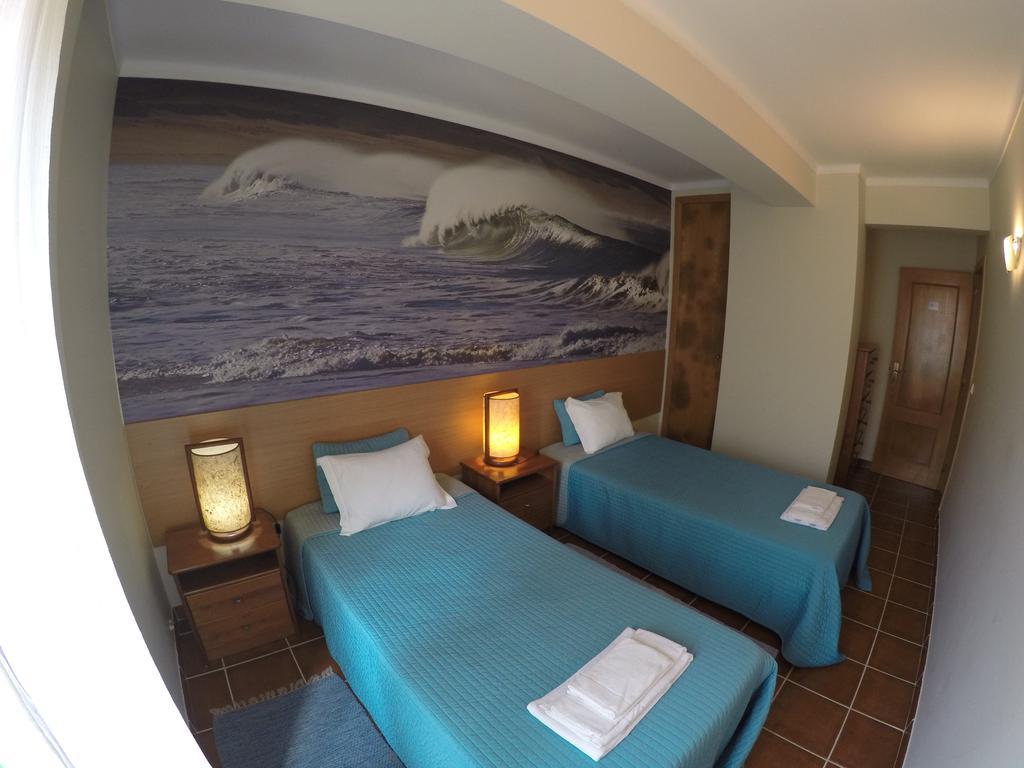 Supertubos Beach Hostel Atouguia Da Baleia Ngoại thất bức ảnh