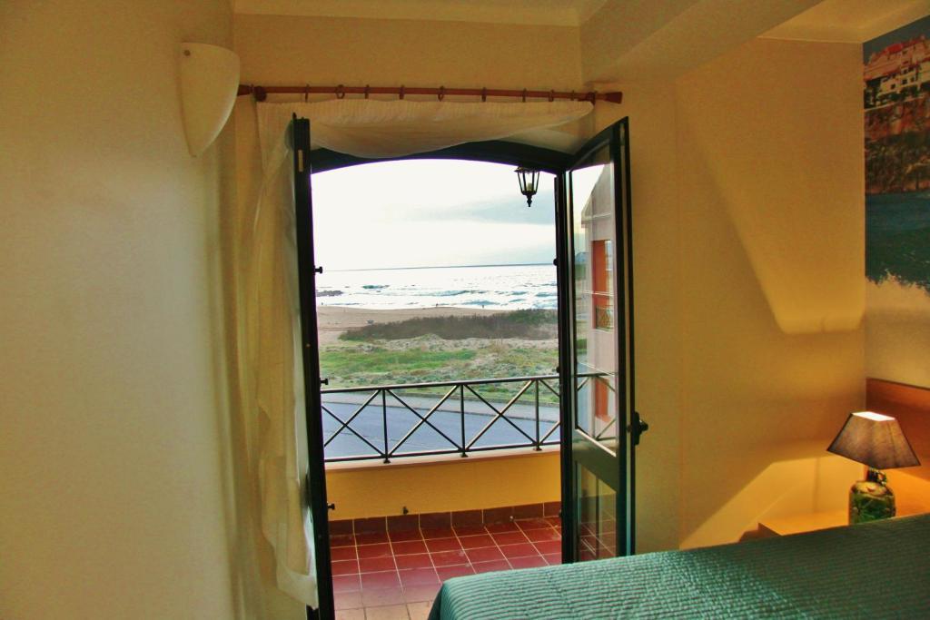 Supertubos Beach Hostel Atouguia Da Baleia Phòng bức ảnh