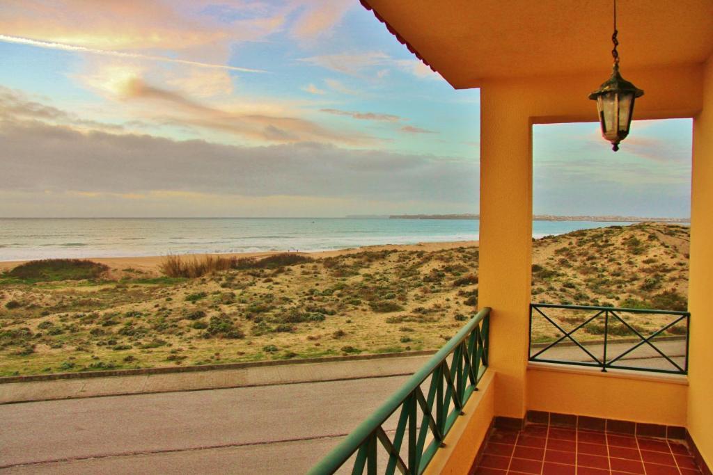 Supertubos Beach Hostel Atouguia Da Baleia Phòng bức ảnh