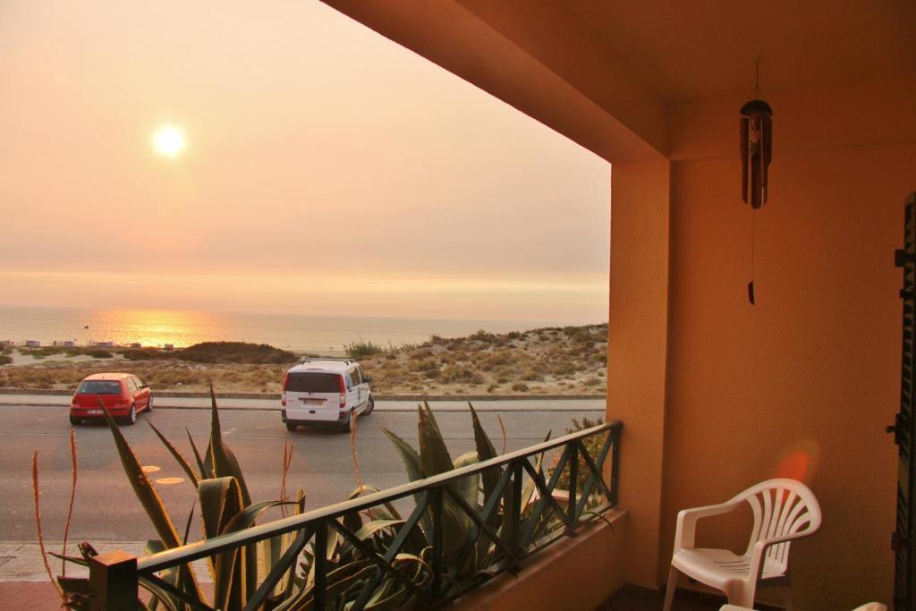 Supertubos Beach Hostel Atouguia Da Baleia Ngoại thất bức ảnh