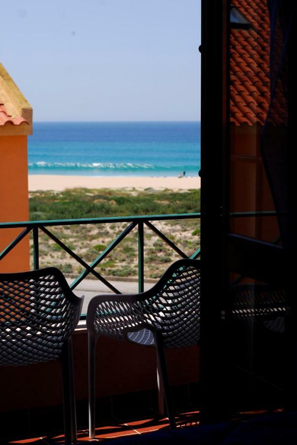 Supertubos Beach Hostel Atouguia Da Baleia Ngoại thất bức ảnh