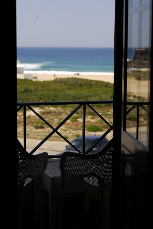 Supertubos Beach Hostel Atouguia Da Baleia Ngoại thất bức ảnh